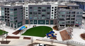 445 Park Commons apartment community overlooking landscaped outdoor gathering space