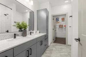 445 Benton Ave 53