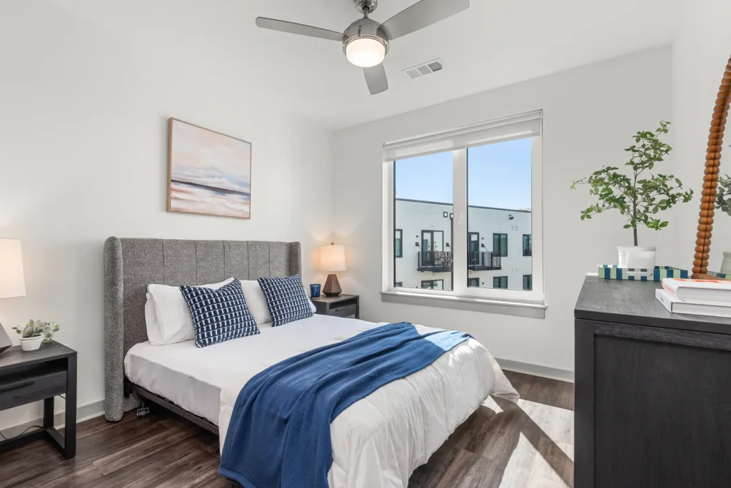 445 Benton Ave 62